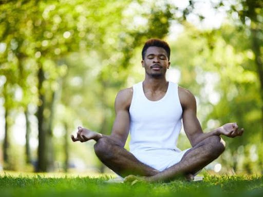 Via <a href=https://www.istockphoto.com/search/2/image?phrase=black+man+yoga>iStockPhoto</a> 